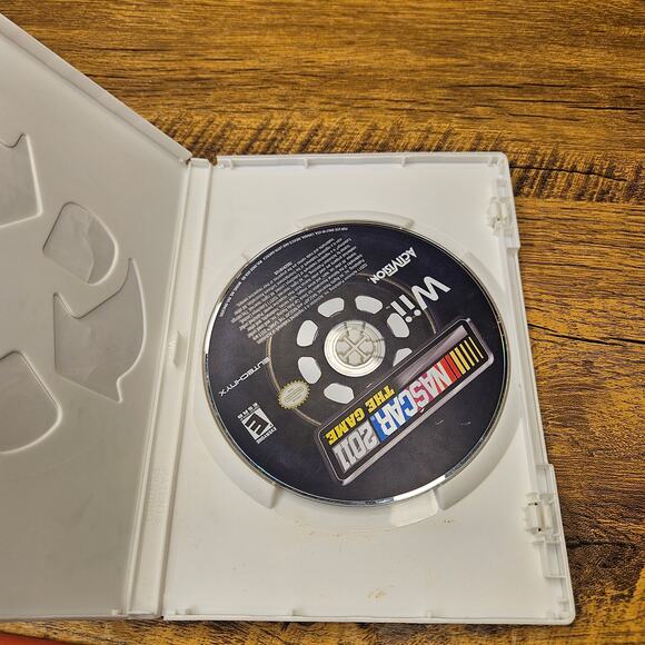 NASCAR 2011 Nintendo Wii 2011 Disk and Case - Picture 4 of 4